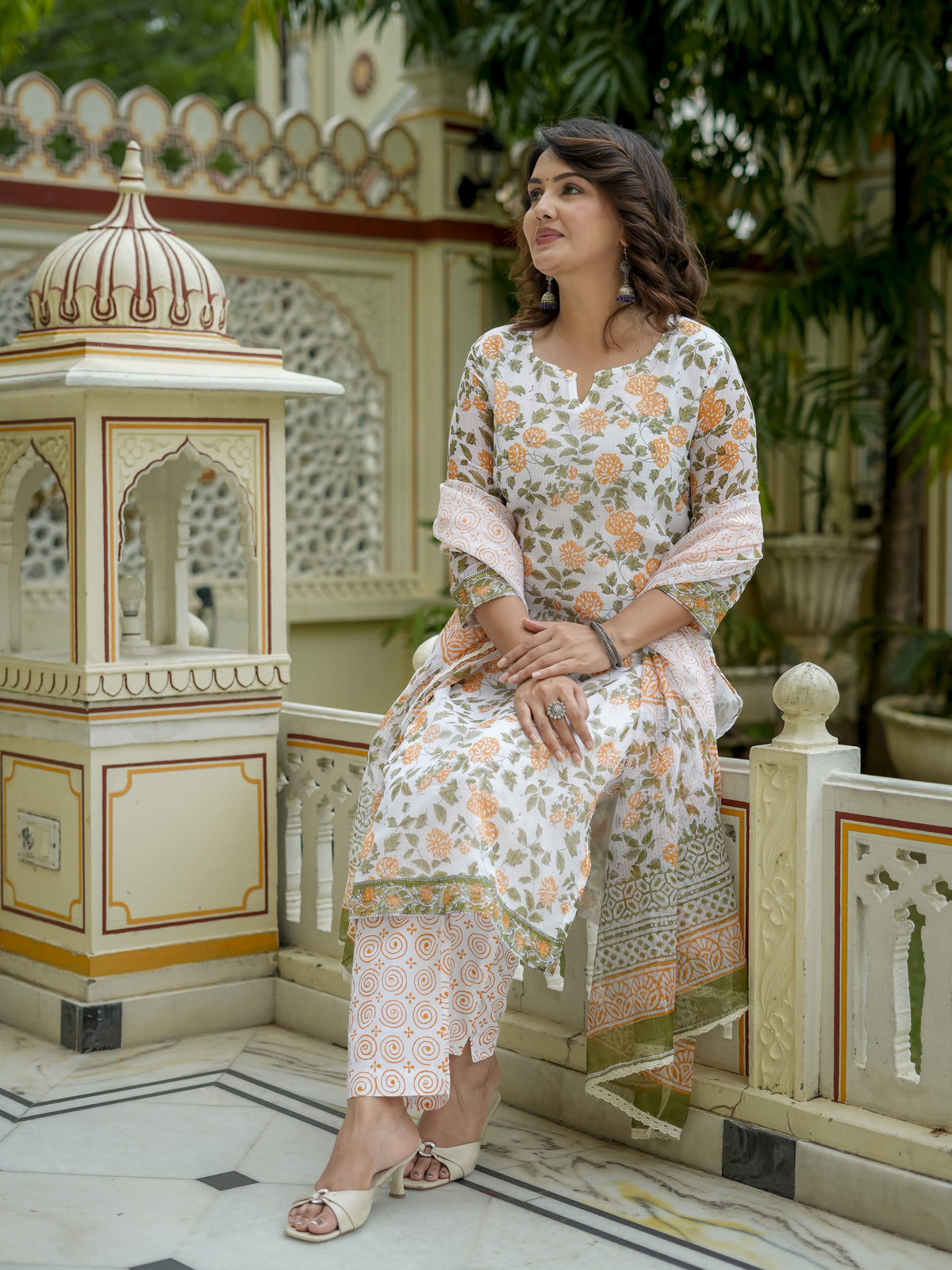 White Floral Print Straight Kurta Set for Women - Image 7