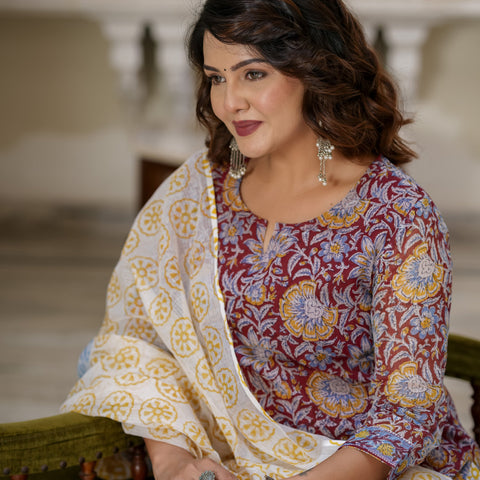 Pink Printed Straight Suit Set for Women - Image 3