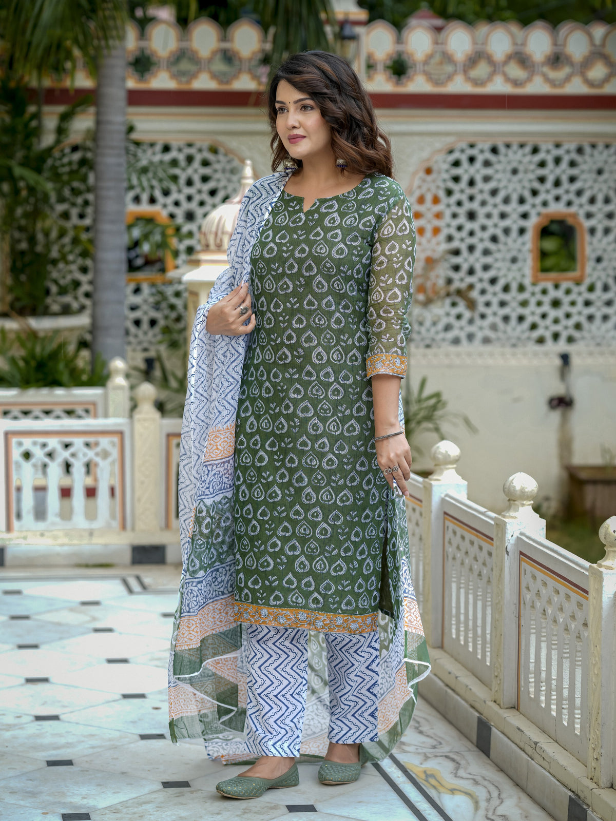 Green Printed Straight Kurta Set for Women - Image 5