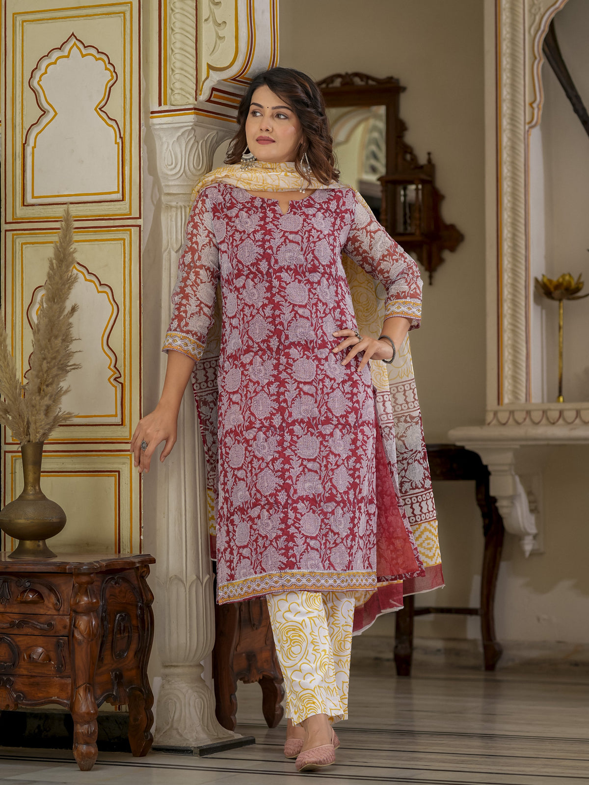 Pink Printed Straight Suit Set for Women - Image 2