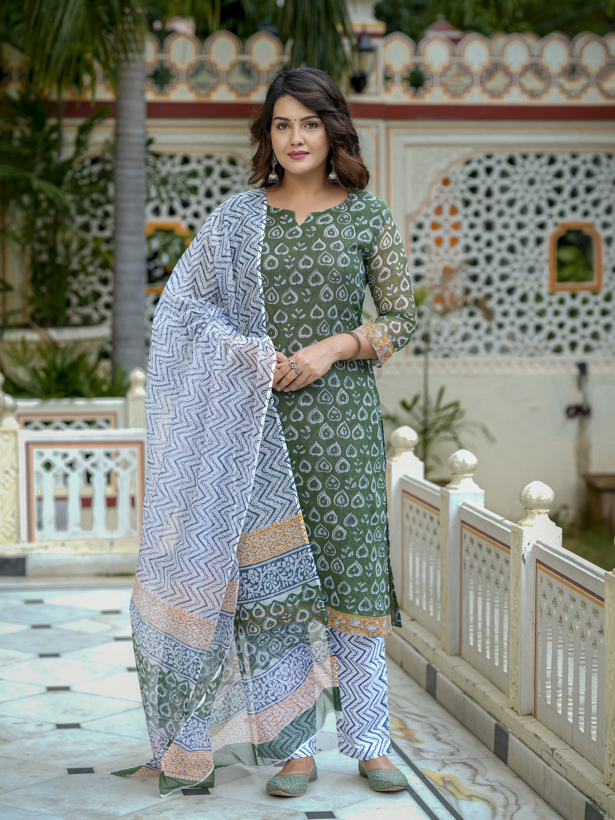 Green Printed Straight Kurta Set for Women - Image 9