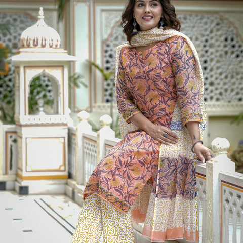 Peach Printed Kurta Set For Women - Image 4