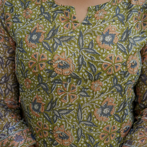 Green Floral Print Straight Kurta for Women - Image 2