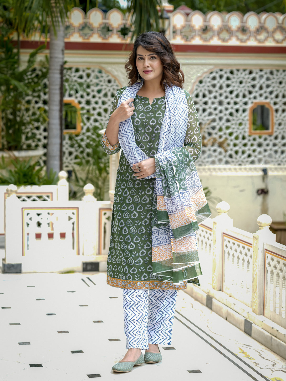 Green Printed Straight Kurta Set for Women - Image 6