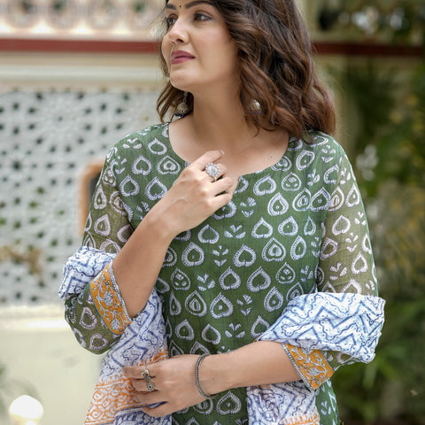 Green Printed Straight Kurta Set for Women - Image 2
