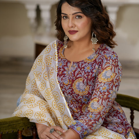Pink Printed Straight Suit Set for Women - Image 4