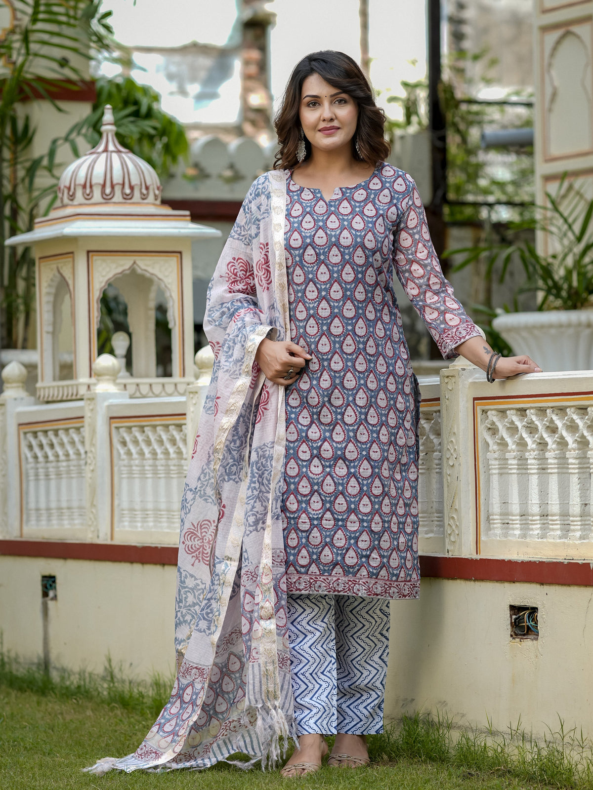 Grey Printed Straight Kurta Set for Women - Image 4