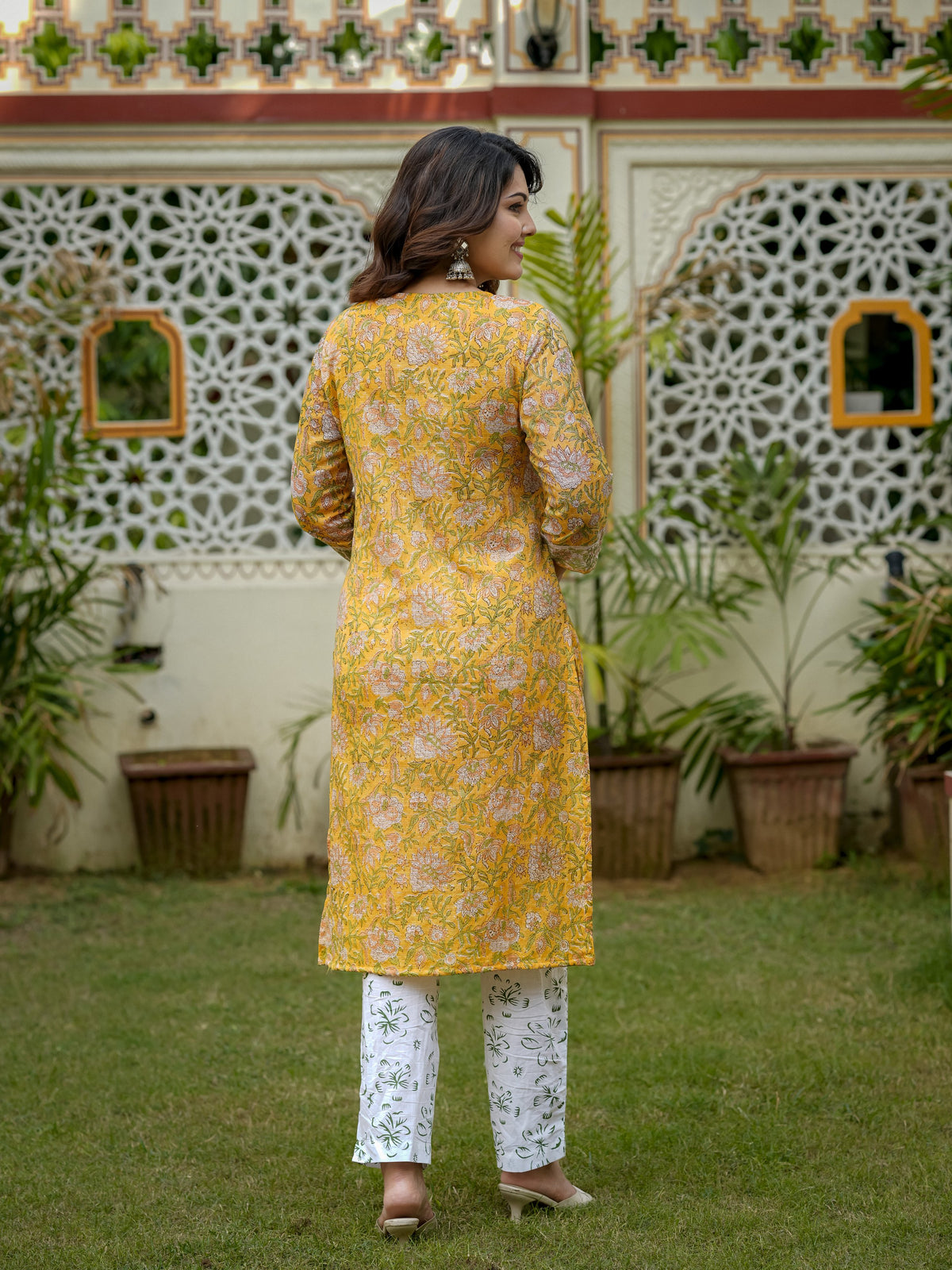 Yellow Floral Printed Kurta Set With Dupatta For Women - Image 10