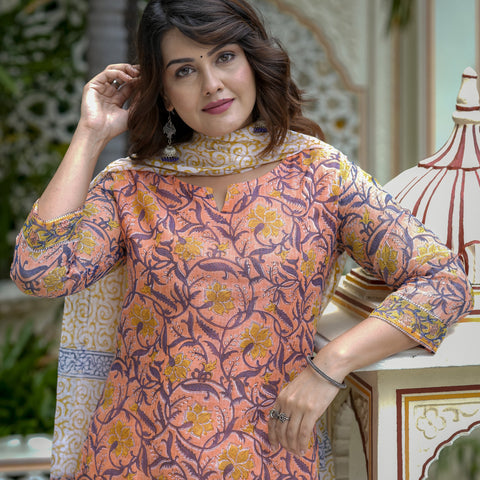 Peach Printed Kurta Set For Women - Image 5