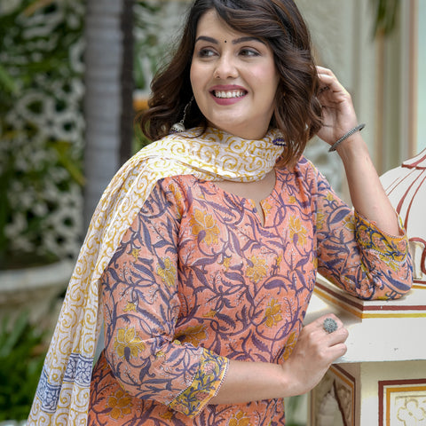 Peach Printed Straight Kurta Set for Women - Image 3