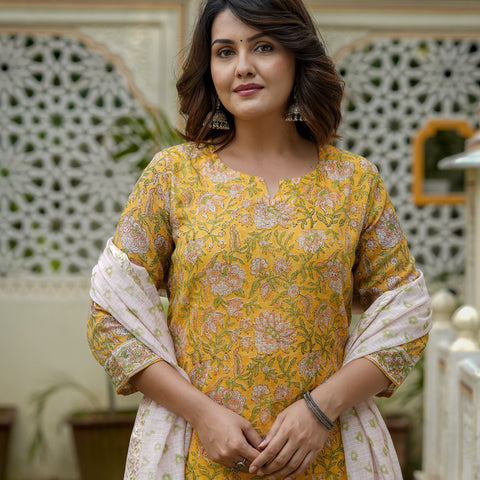 Yellow Floral Printed Kurta Set With Dupatta For Women - Image 3