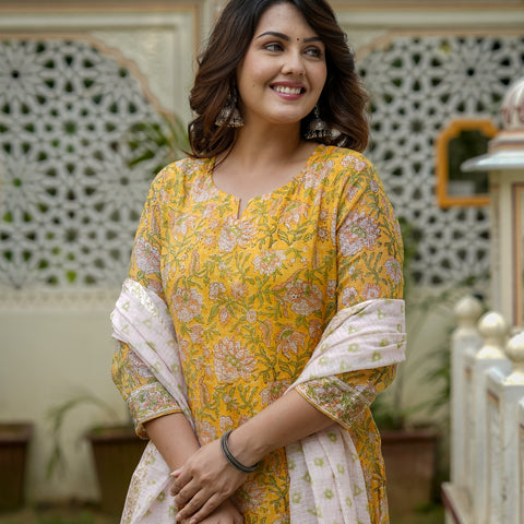 Yellow Floral Printed Kurta Set With Dupatta For Women - Image 2